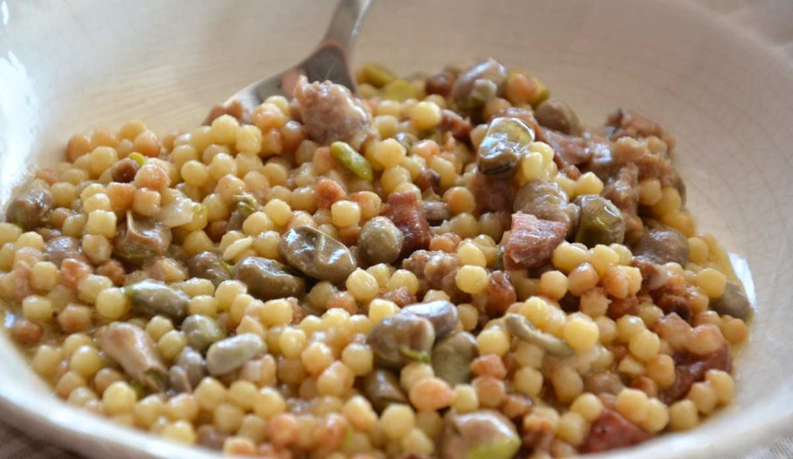 Fregola risottata con salsiccia e fave