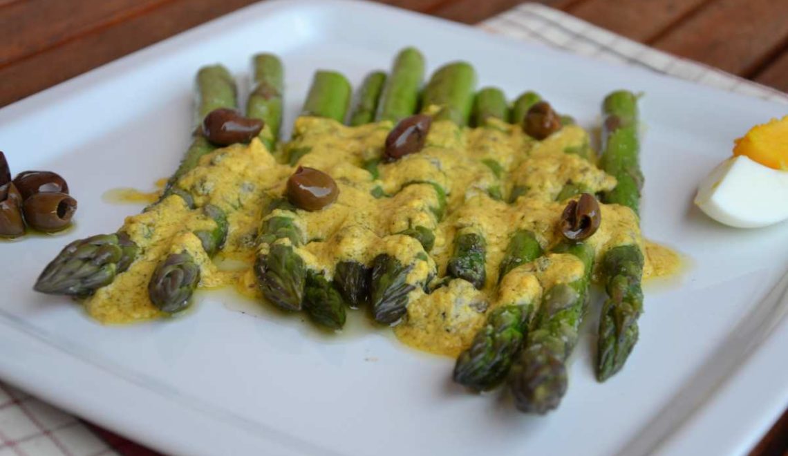 Asparagi con salsa gribiche