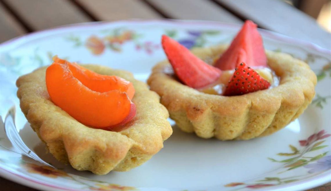 Crostatine alla crema di limone e frutta fresca