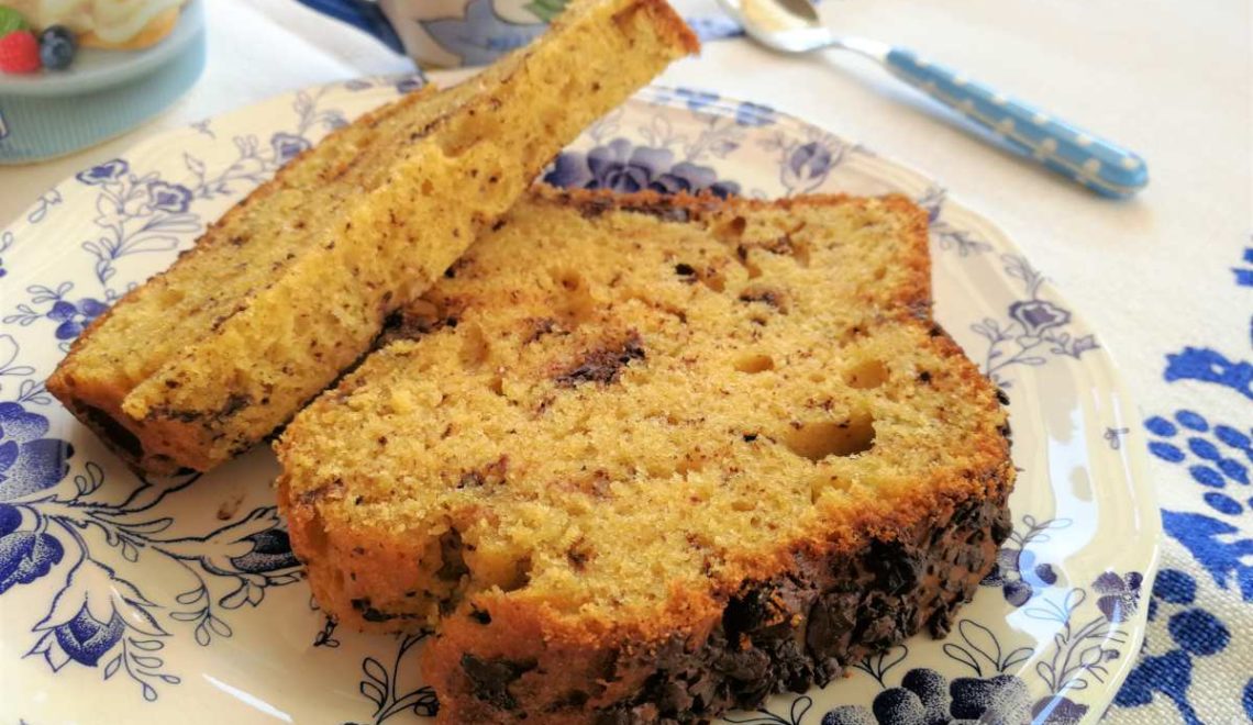 Plumcake con yogurt, gocce di cioccolato e…..latte condensato