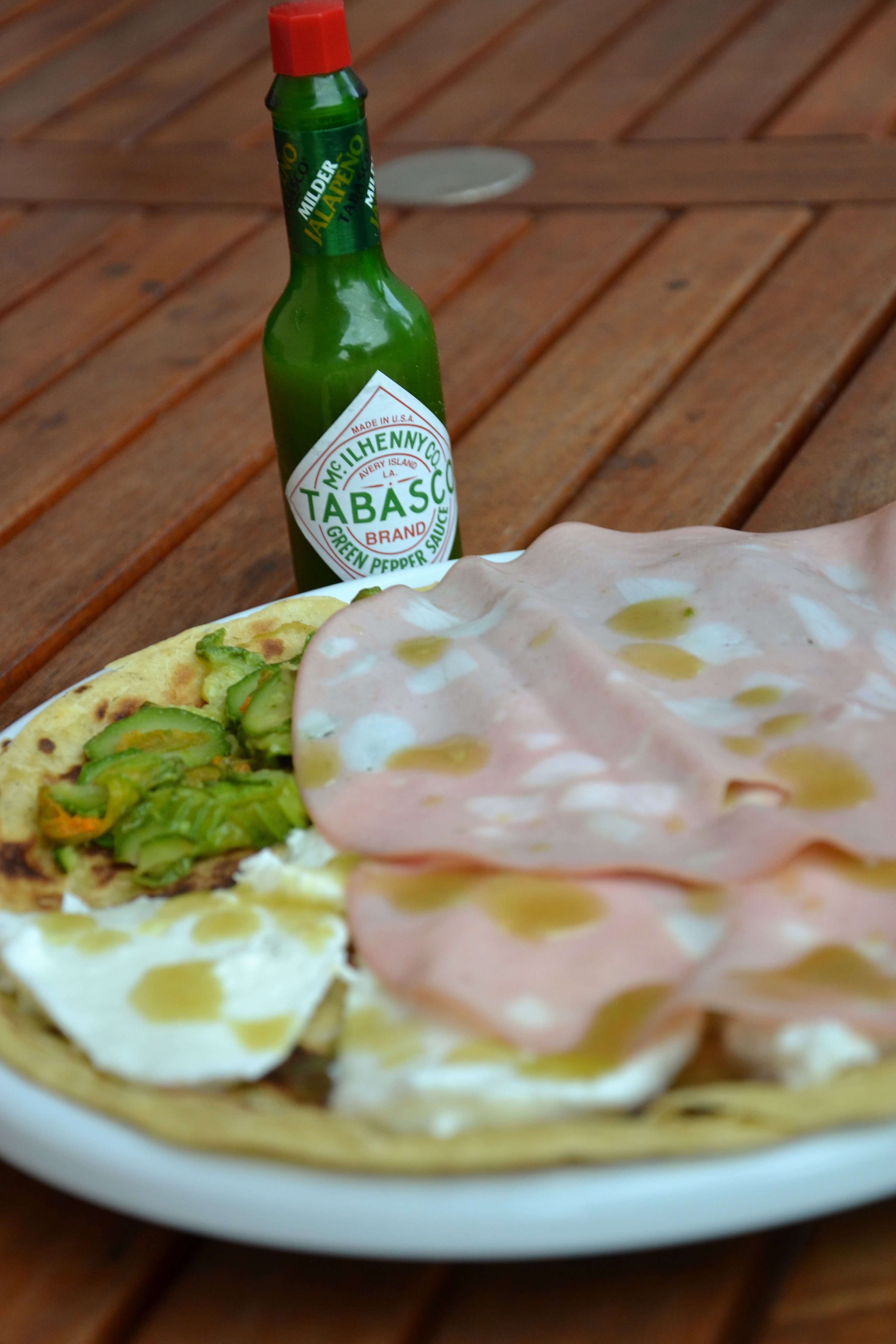 Piadina mortadella, zucchine e salsa Tabasco