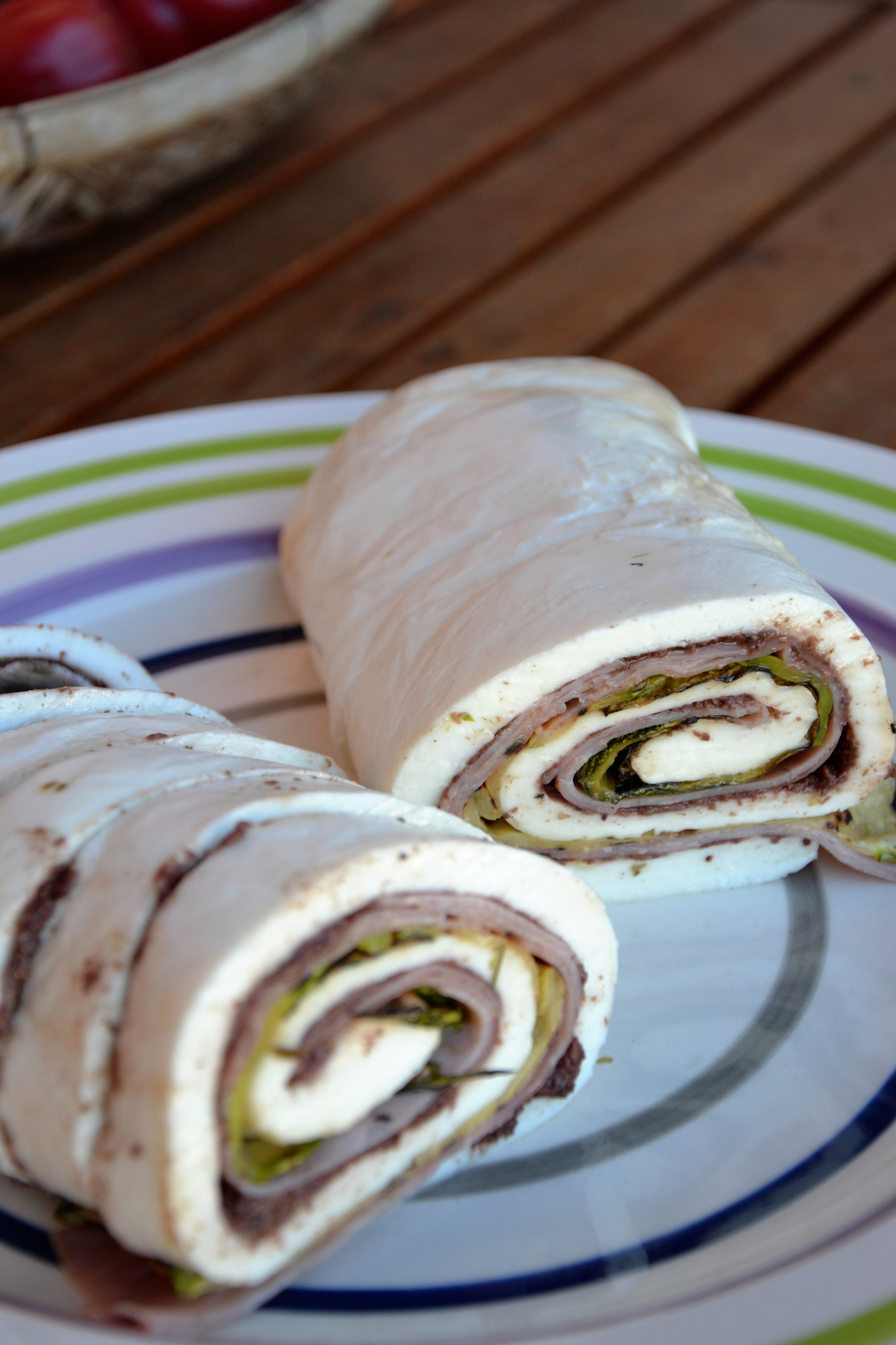 Rotolo di mozzarella con zucchine e prosciutto cotto