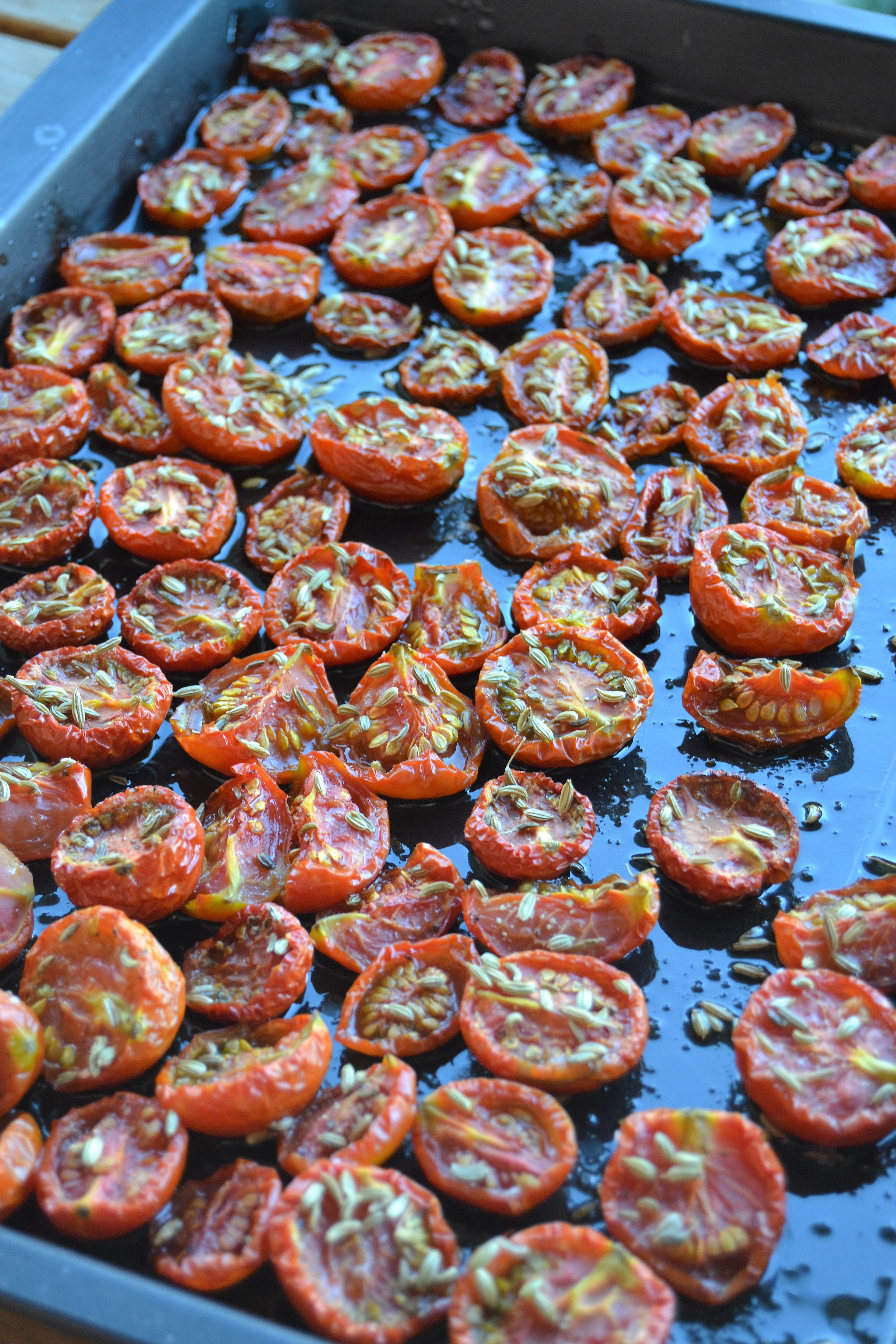 Pomodori datterini canditi al forno con semi di finocchio