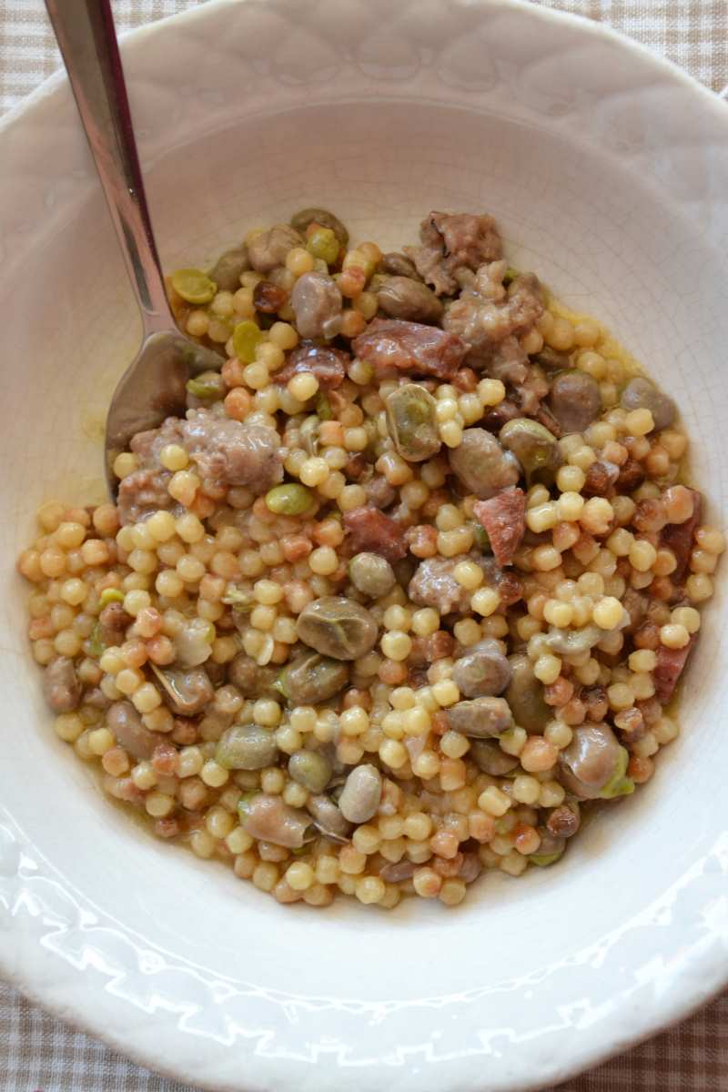 Fregola risottata con salsiccia e fave