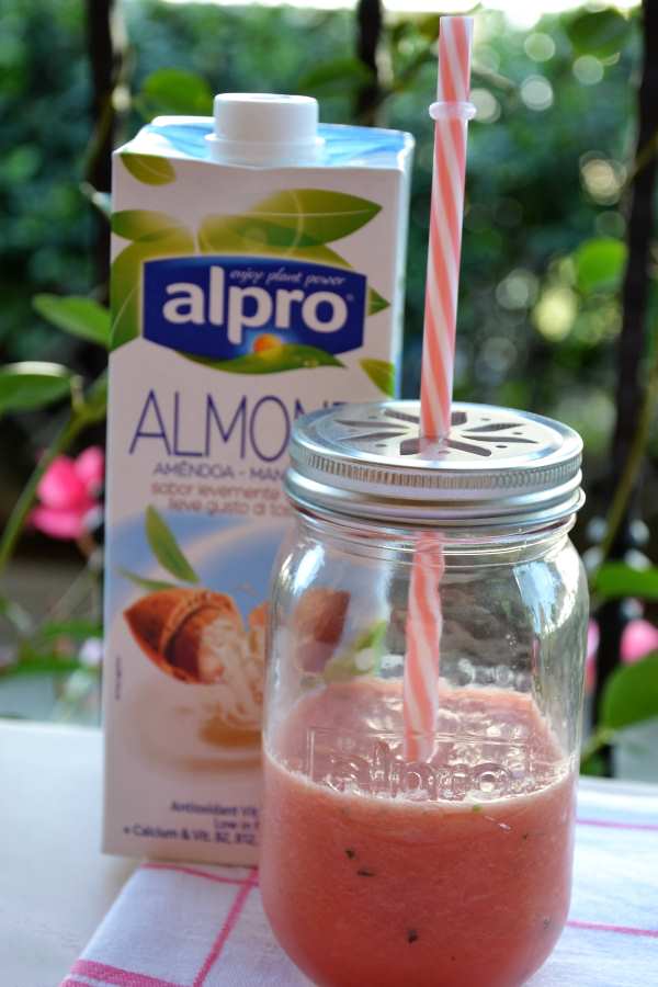 Smoothie anguria, melone e basilico