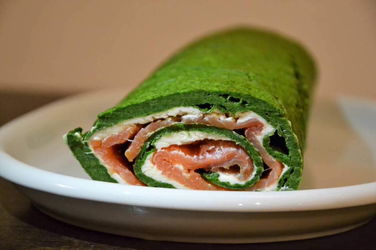 Rotolo di salmone, spinaci e robiola