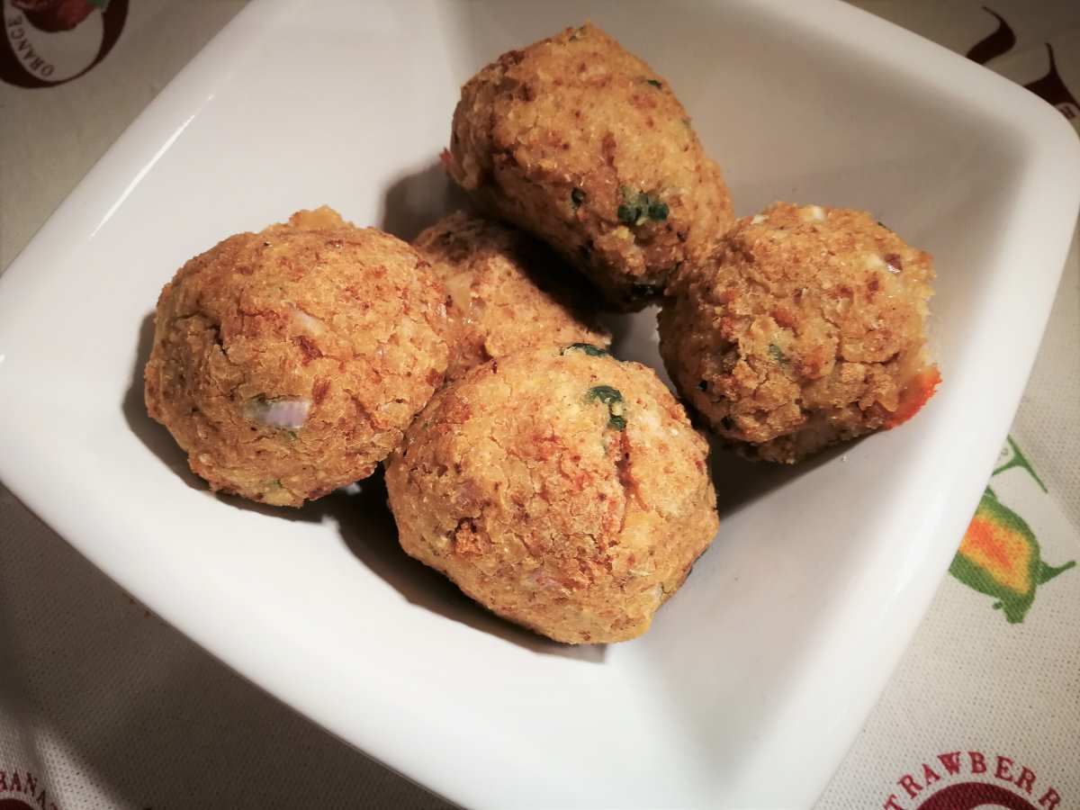 Polpette di ceci con ripieno di gorgonzola