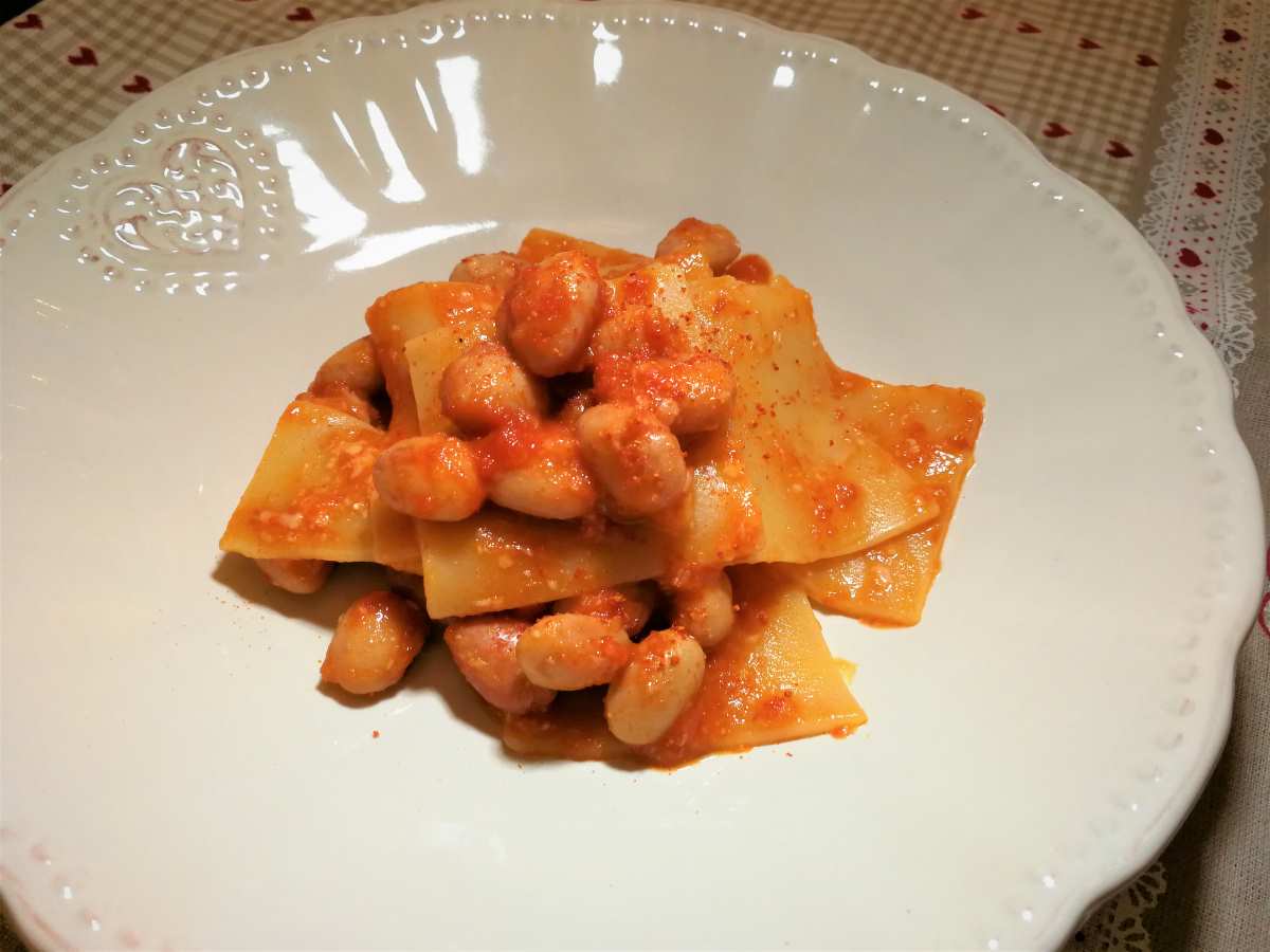 Pettole abruzzesi con sugo di fagioli e pecorino